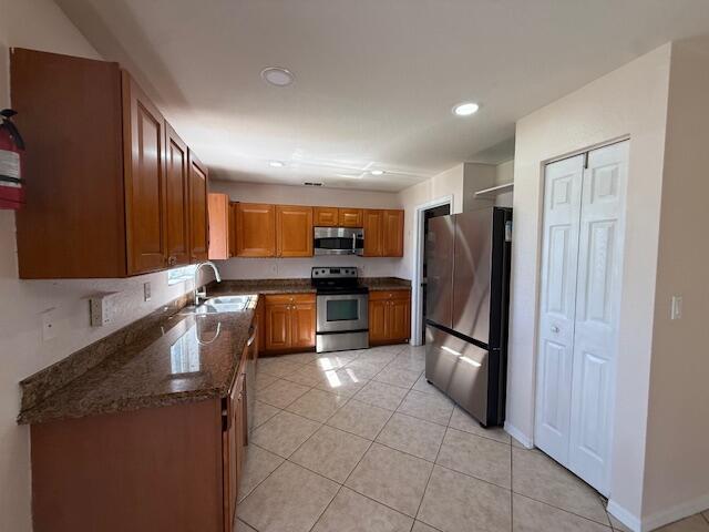 FIRST REPLAT OF PORTOFINO - Residential Lease