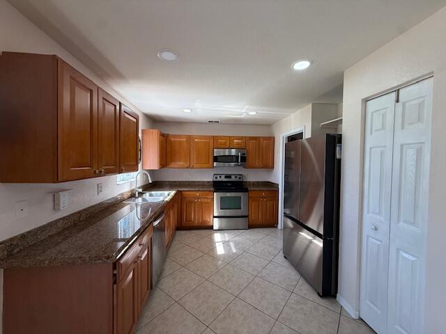 FIRST REPLAT OF PORTOFINO - Residential Lease