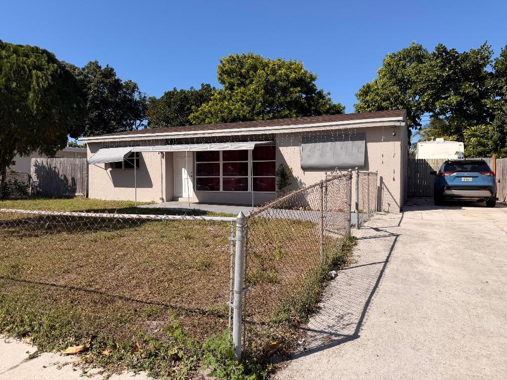 431 Pensacola Drive, Lake Worth, FL, 33462/$480,000 2 431 Pensacola Drive