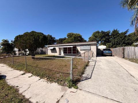 Photo of 431 Pensacola Drive, Lake Worth, FL 33462 (MLS # R11158718)