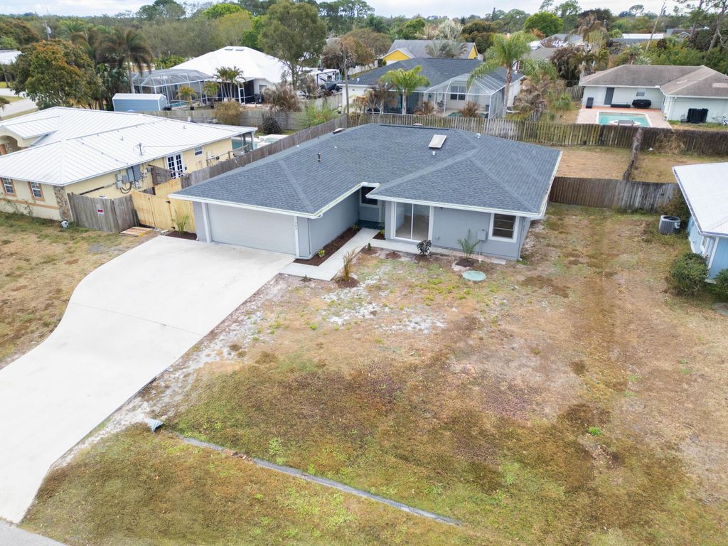 Photo of 382 NE Genesee Avenue, Port Saint Lucie, FL 34983 (MLS # R11161234)