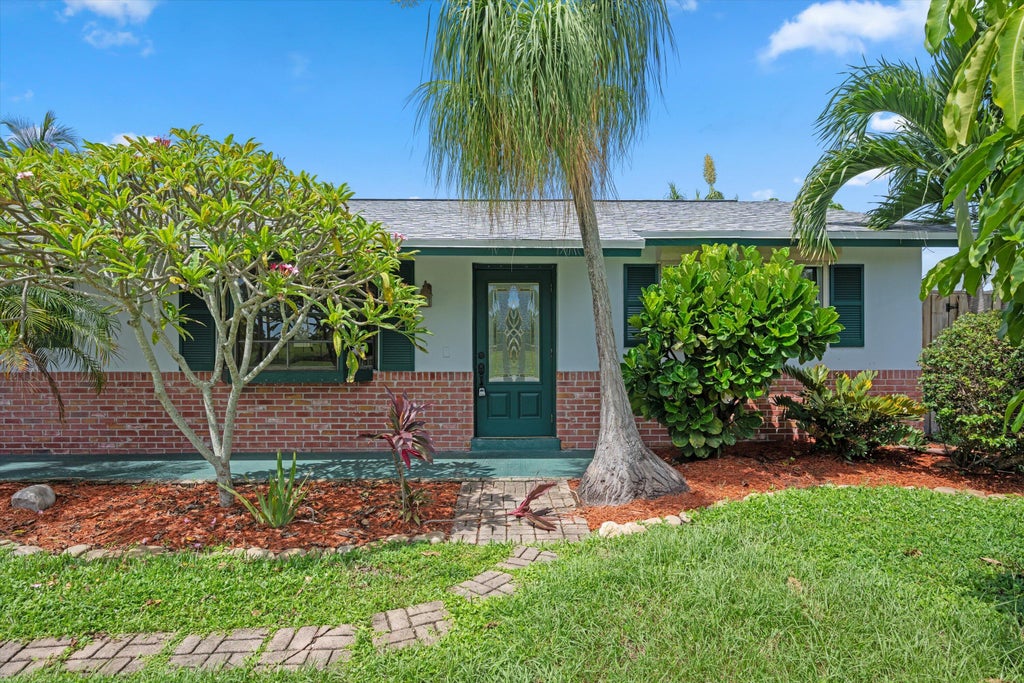 Photo of 12069 Easterly Avenue, Palm Beach Gardens, FL 33410 (MLS # B26074456)