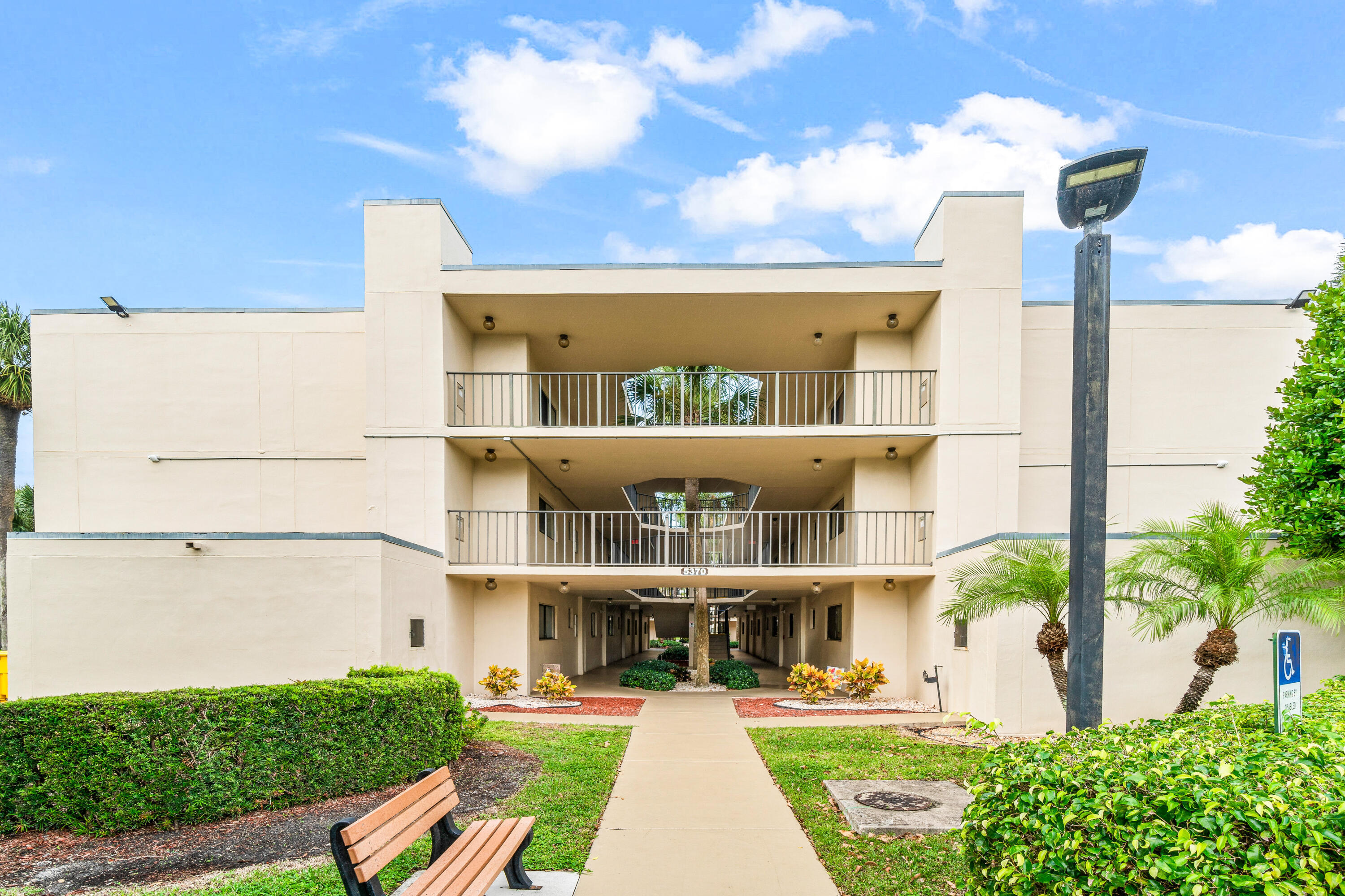 CYPRESS CONDO - Residential