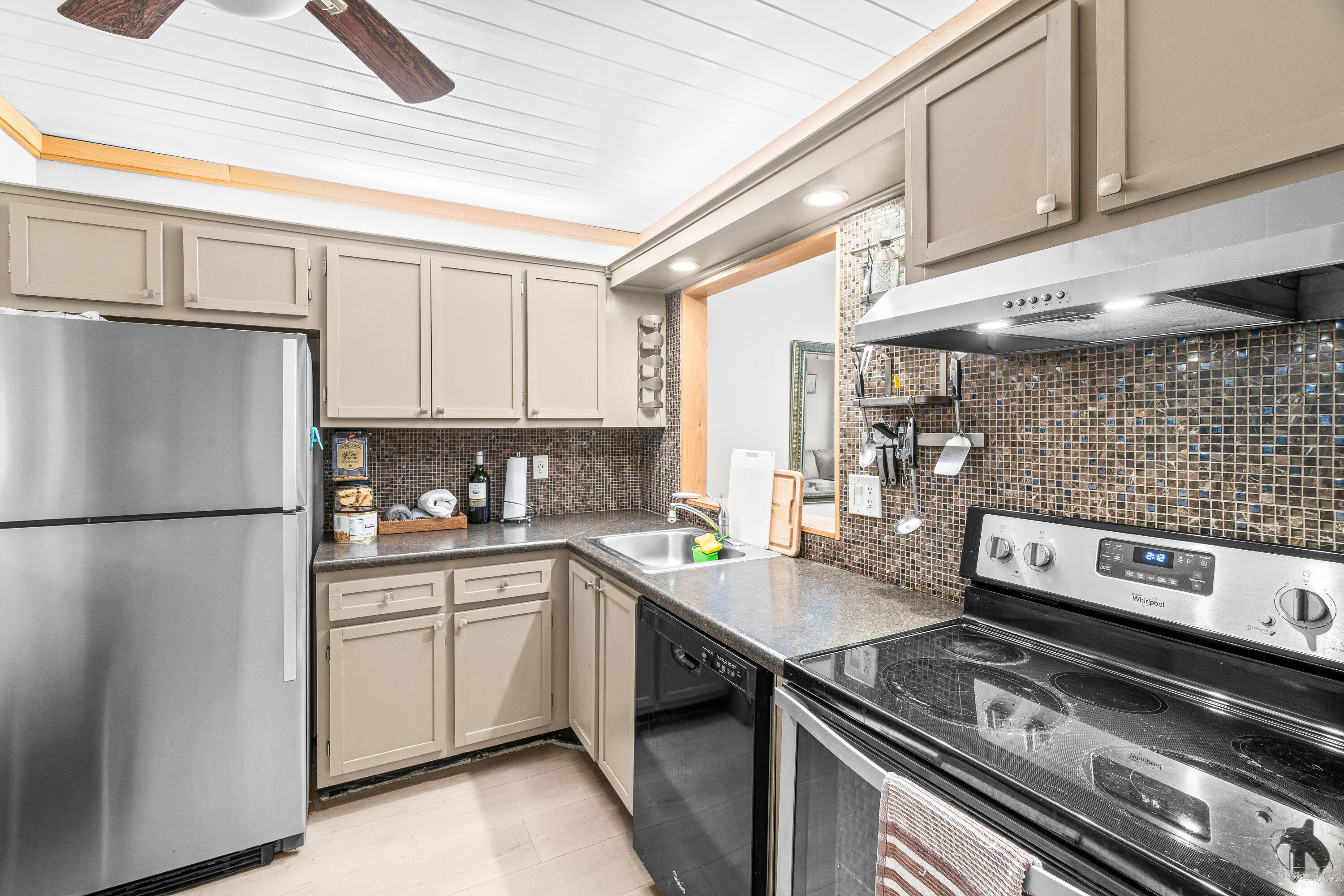 CYPRESS CONDO - Residential