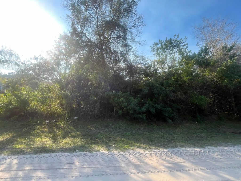 Photo of 9235 100th Court, Vero Beach, FL 32967 (MLS # R11061396)