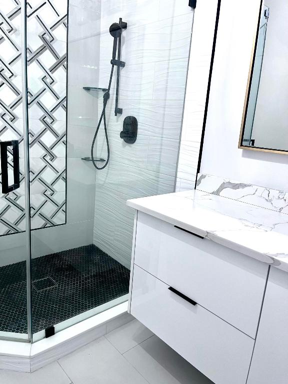 ALEXANDRA VILLAGE A -K COND DECLS FILED 1-9-90 IN - Residential Lease