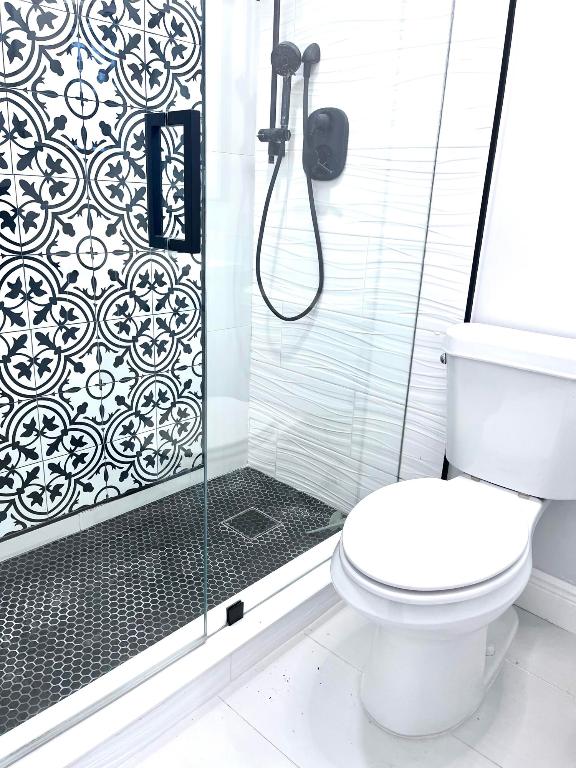 ALEXANDRA VILLAGE A -K COND DECLS FILED 1-9-90 IN - Residential Lease