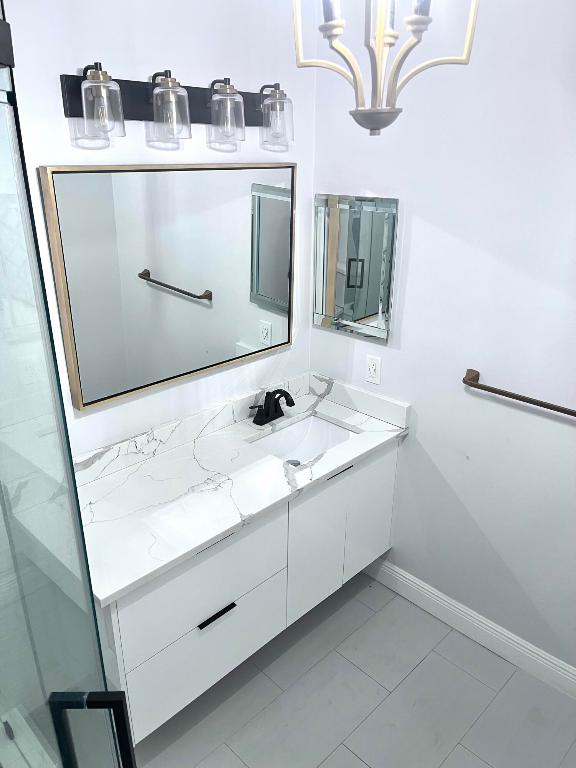 ALEXANDRA VILLAGE A -K COND DECLS FILED 1-9-90 IN - Residential Lease