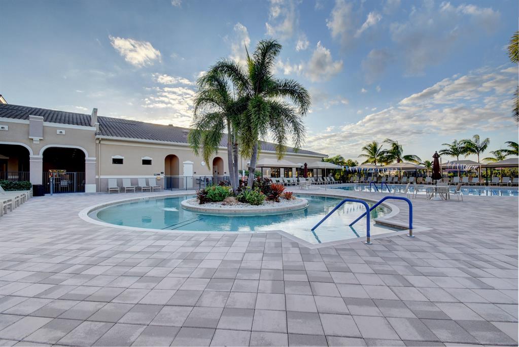 VALENCIA RESERVE - Residential