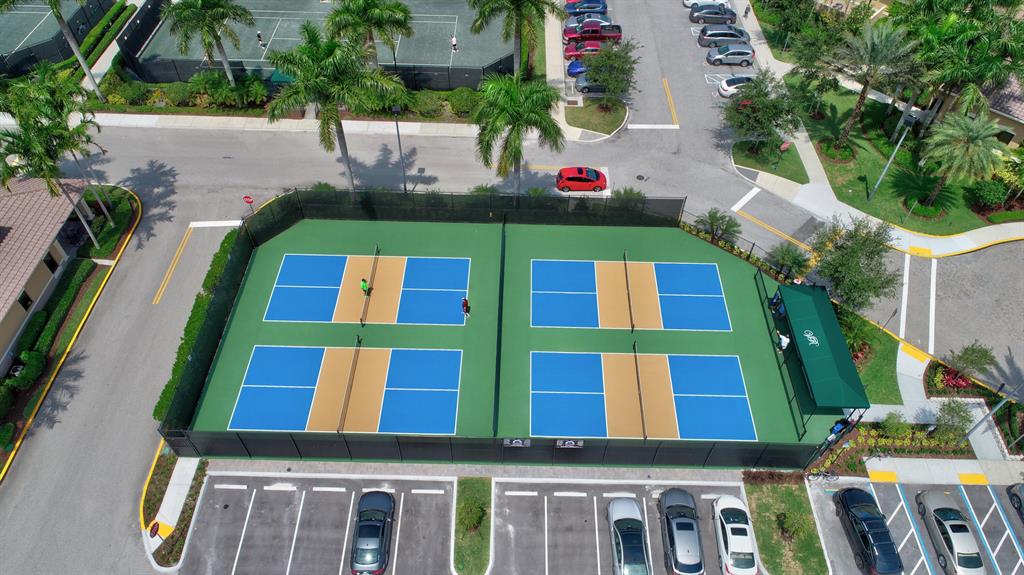 VALENCIA RESERVE - Residential