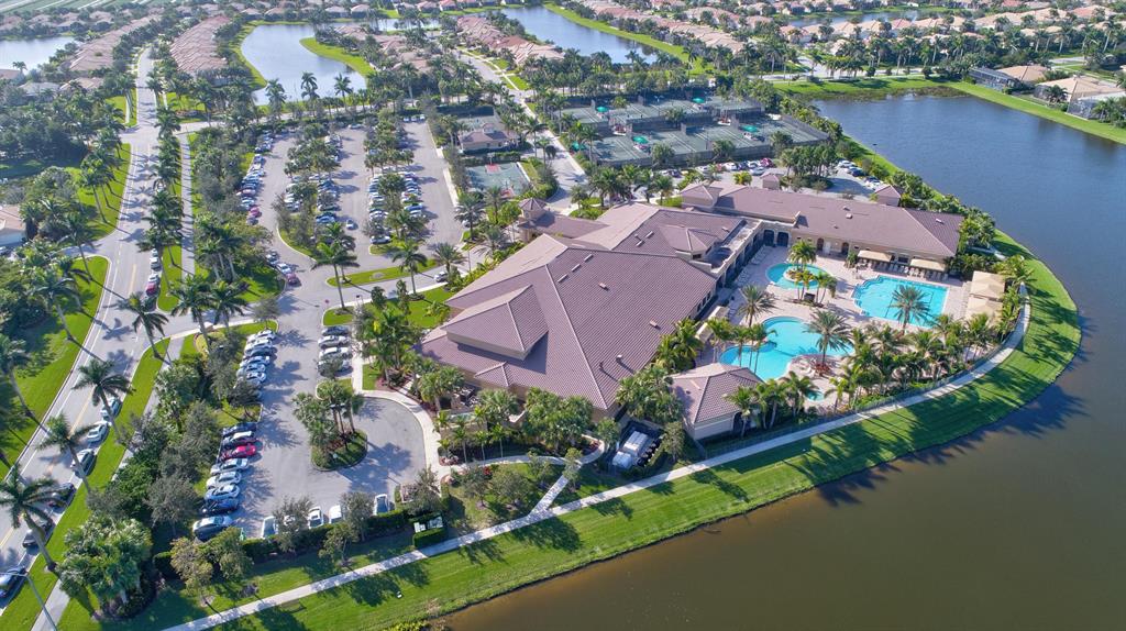 VALENCIA RESERVE - Residential