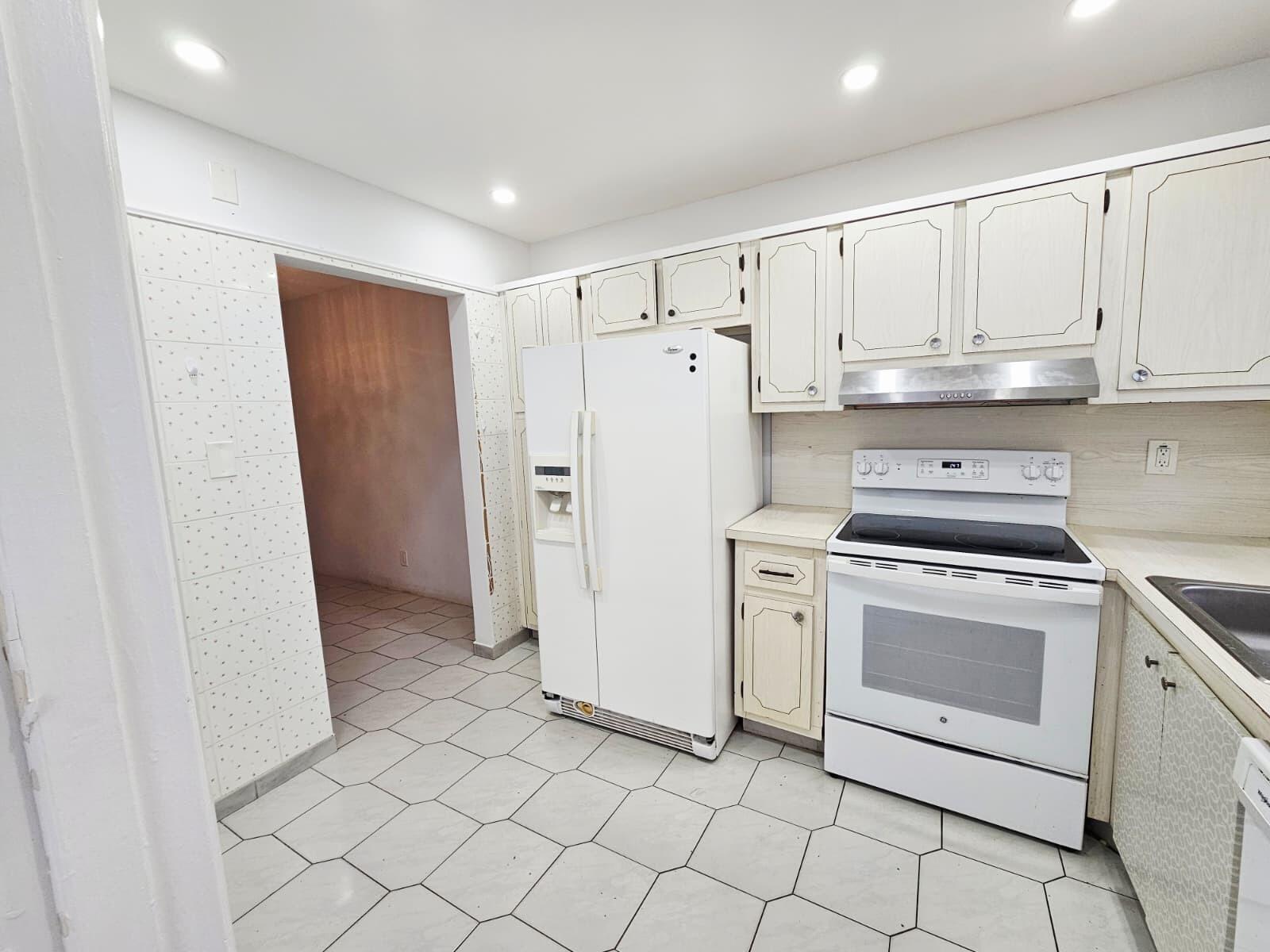 PARADISE VILLAS CONDO - Residential Lease