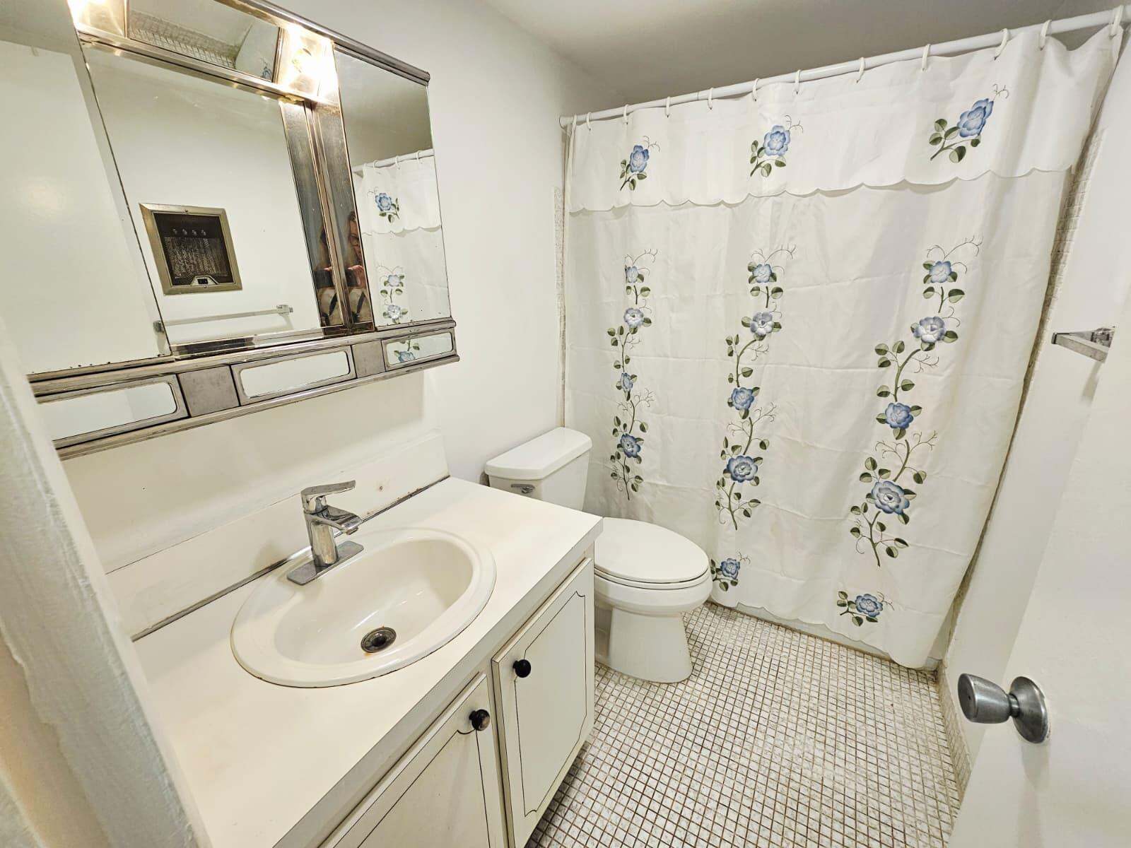 PARADISE VILLAS CONDO - Residential Lease