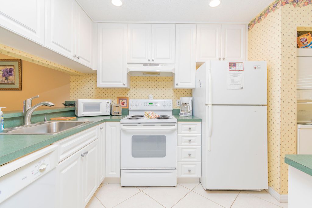 Photo of 353 S Us Hwy 1 #F407, Jupiter, FL 33477 (MLS # B26003356)