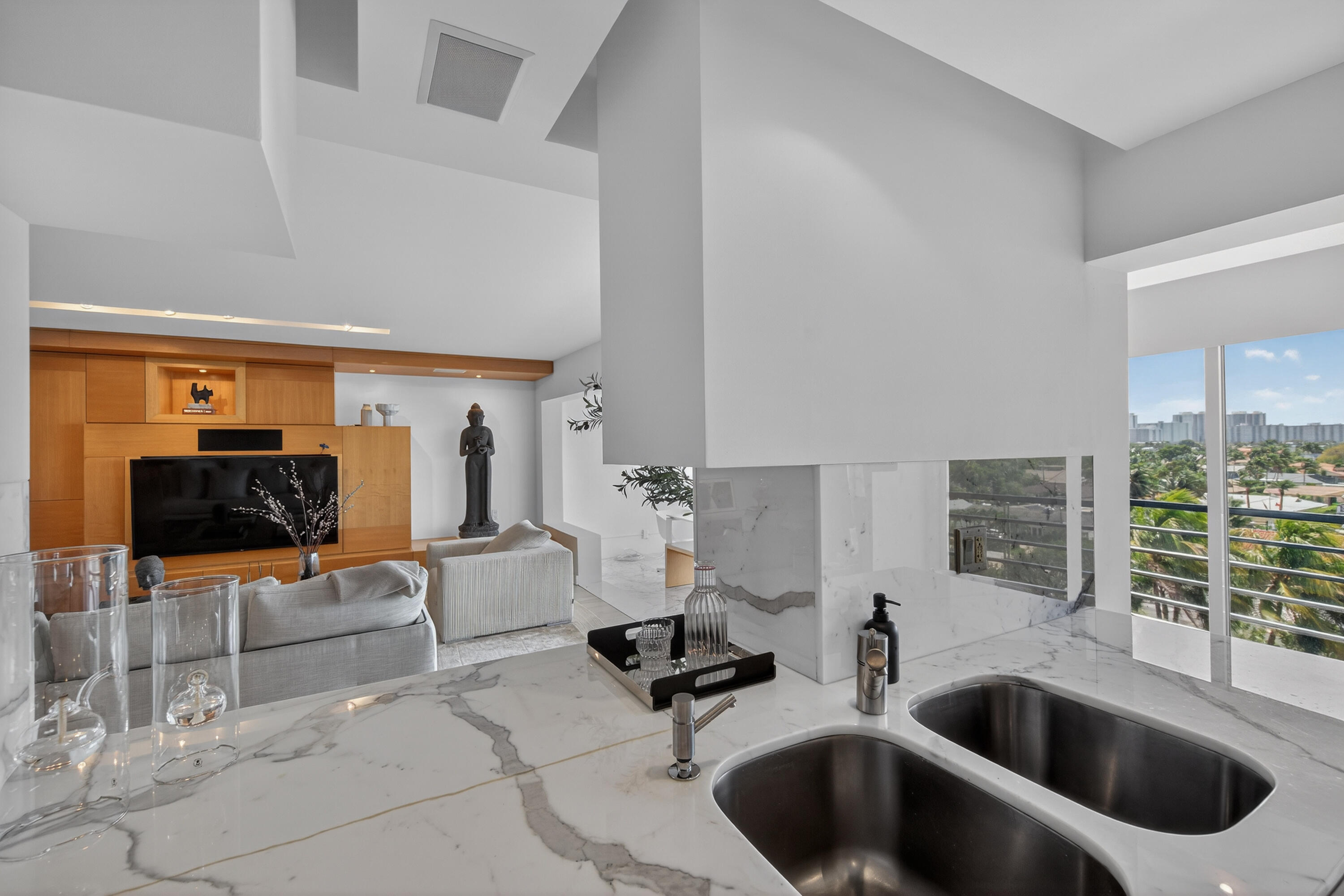 WINSTON CONDO - Residential