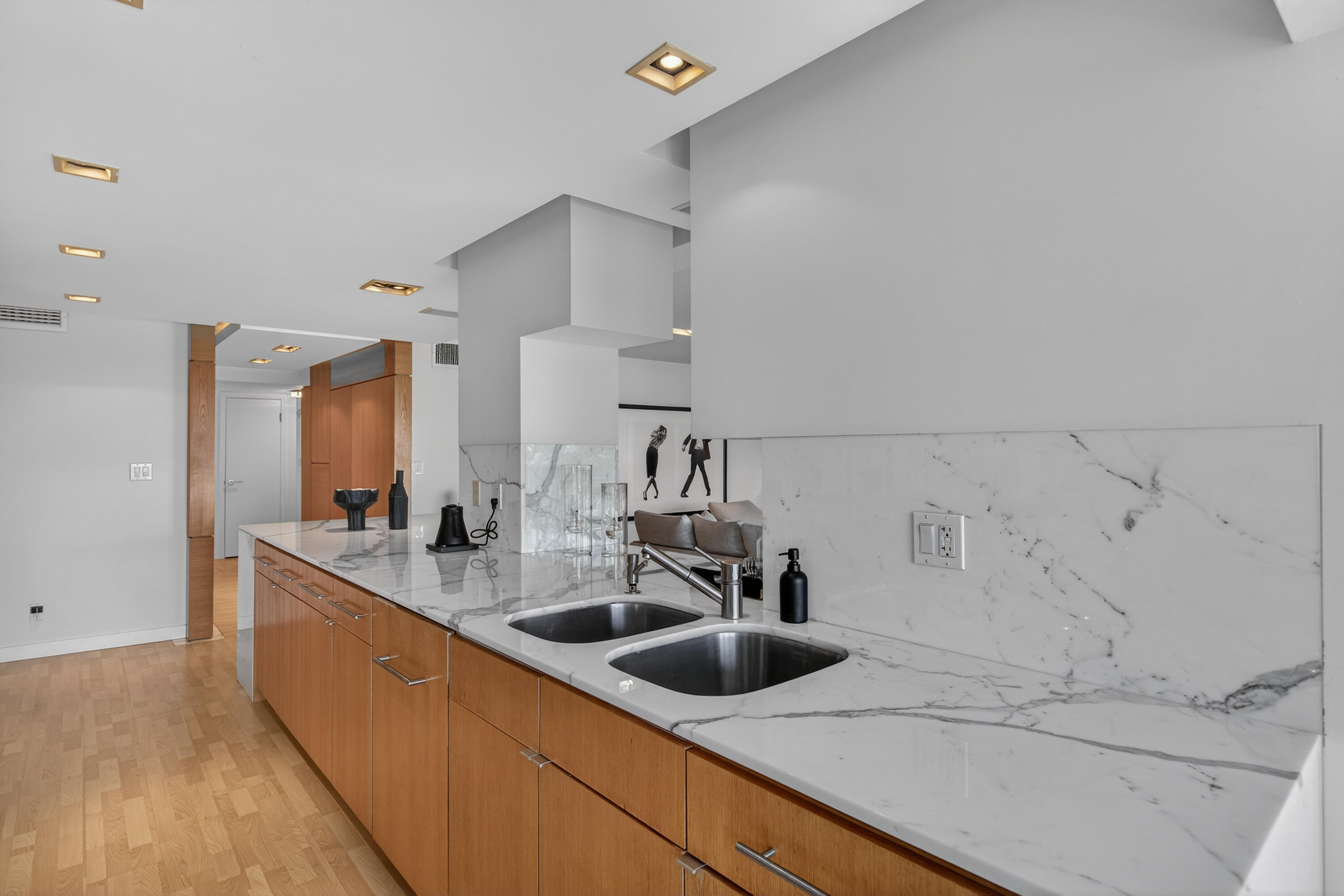 WINSTON CONDO - Residential