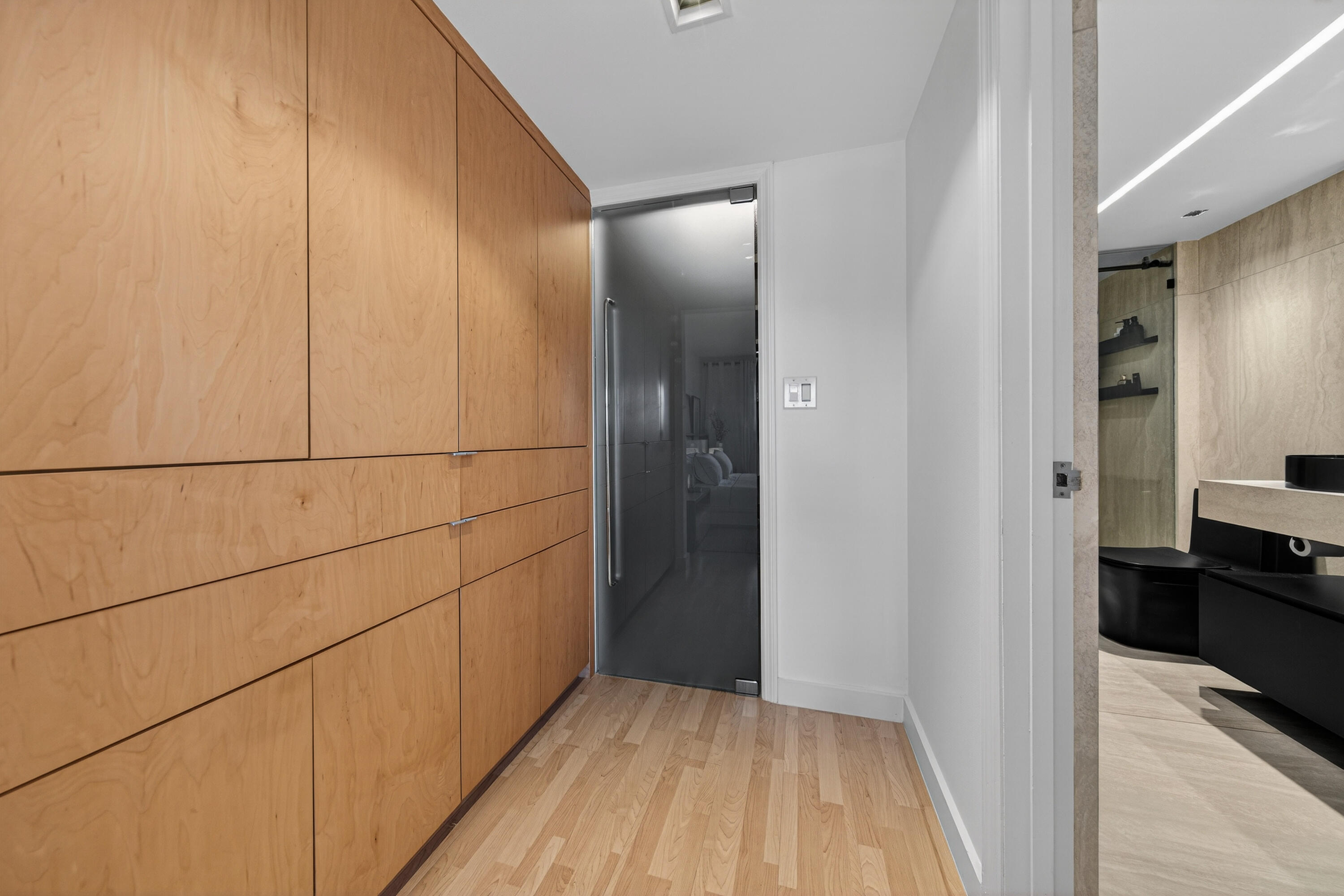 WINSTON CONDO - Residential