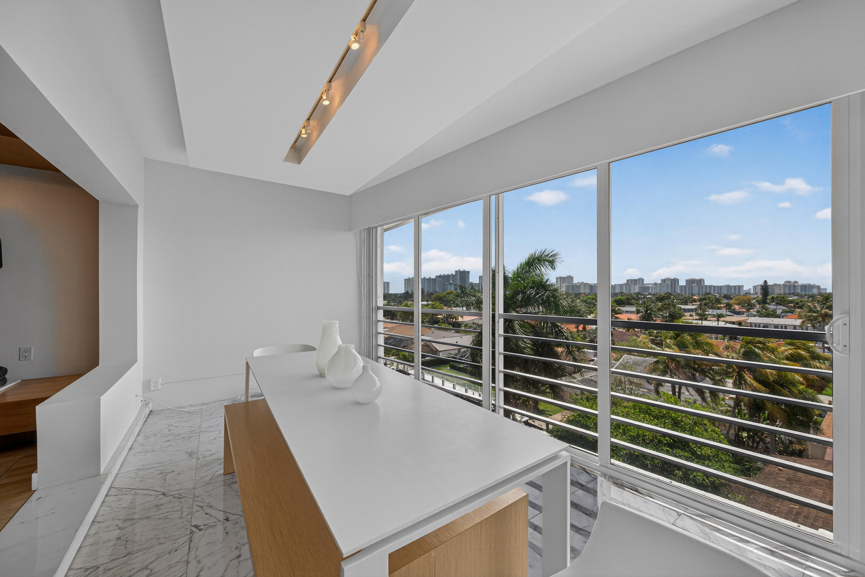 WINSTON CONDO - Residential