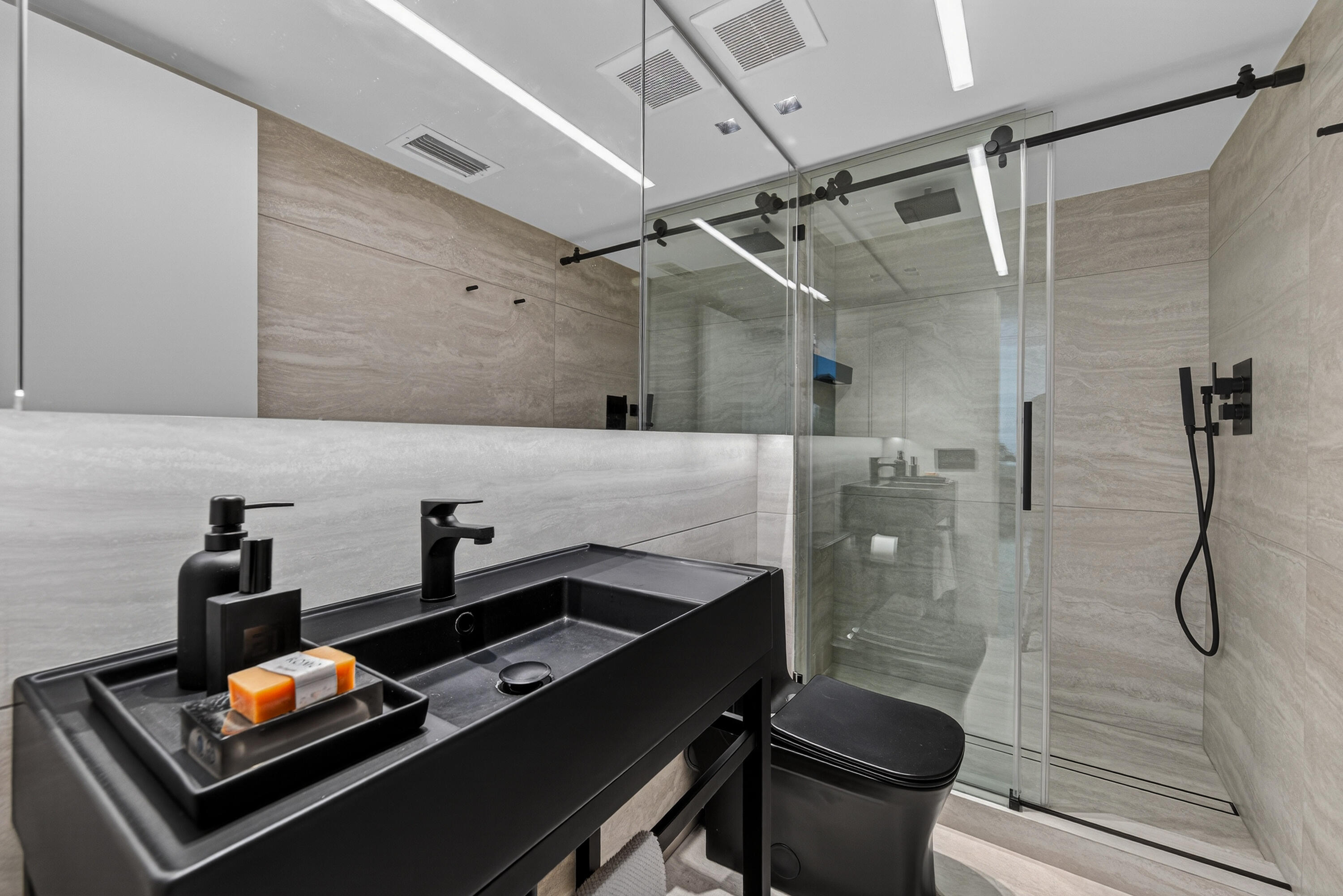 WINSTON CONDO - Residential