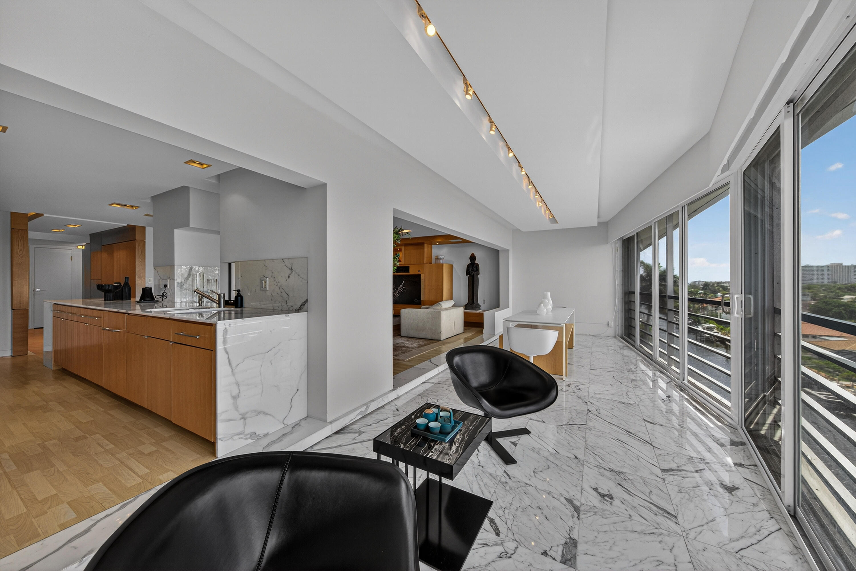 WINSTON CONDO - Residential