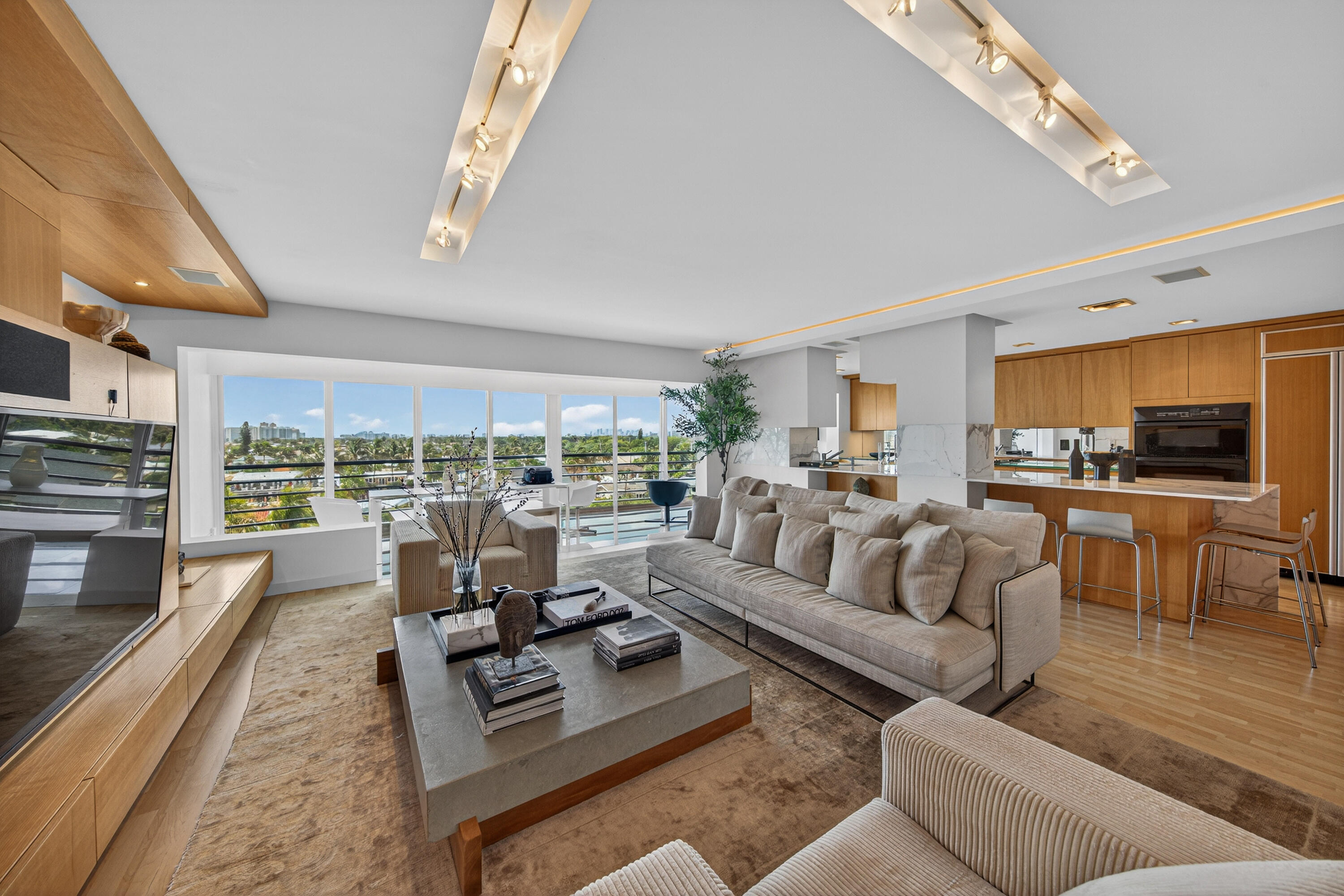 WINSTON CONDO - Residential