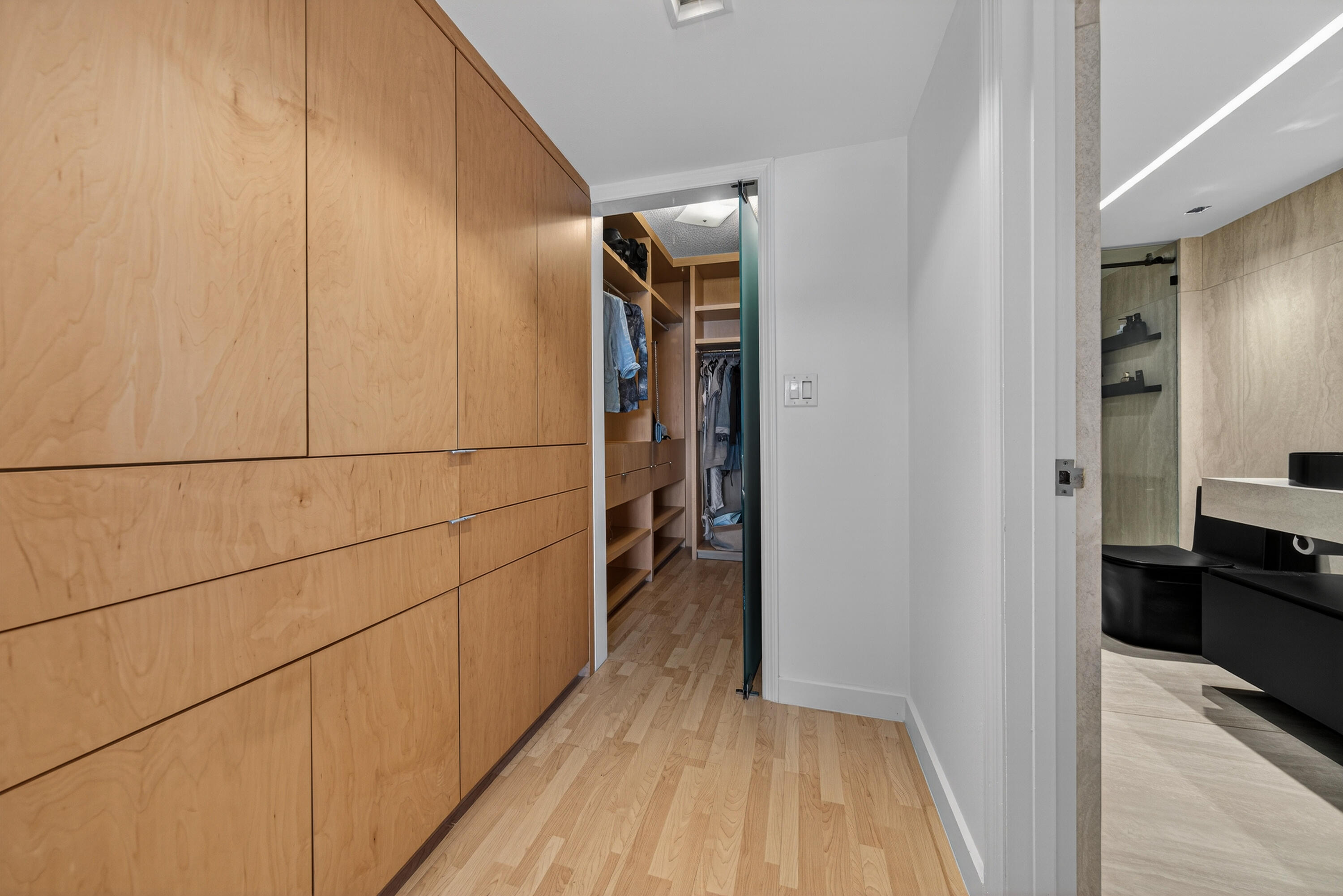 WINSTON CONDO - Residential