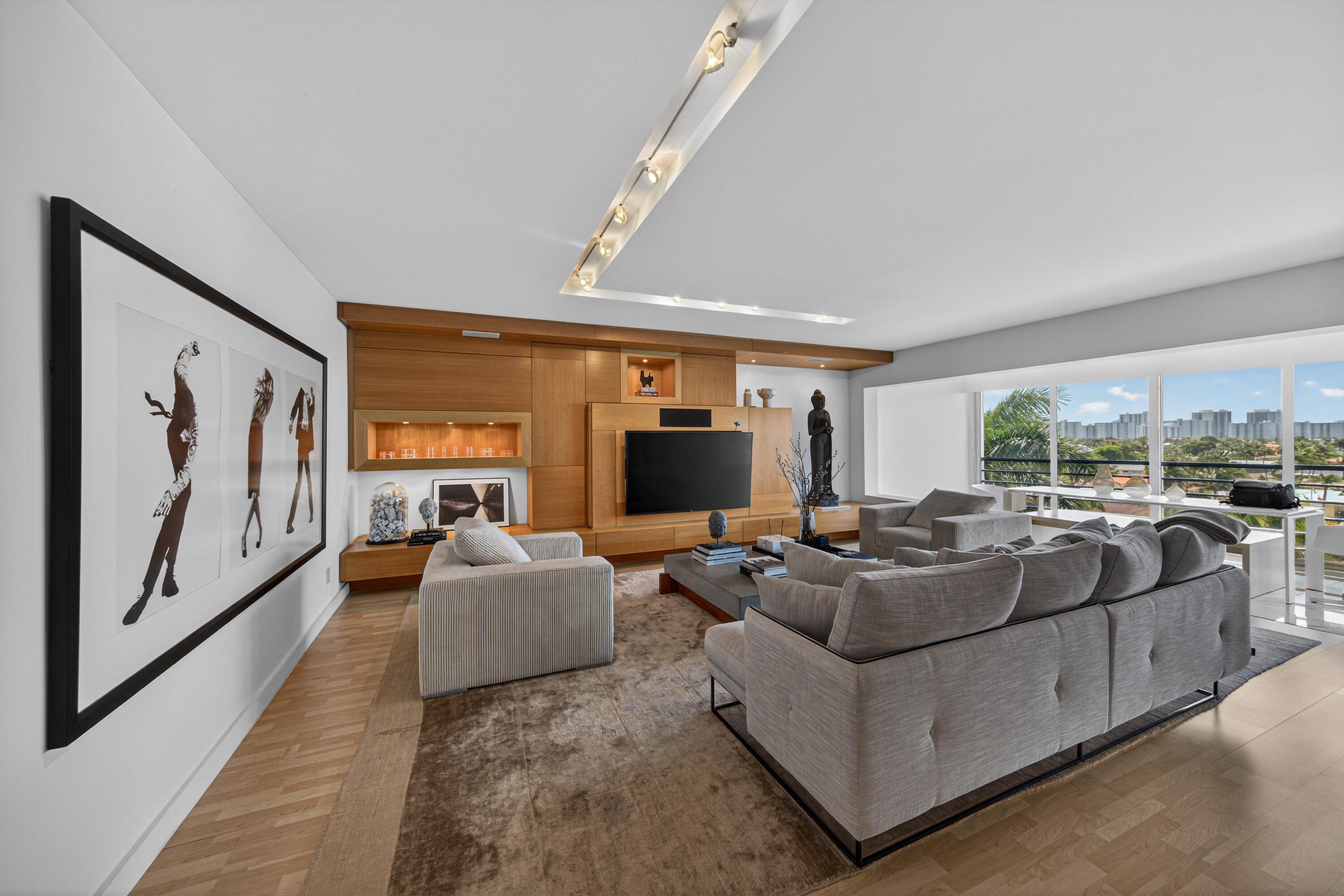 WINSTON CONDO - Residential