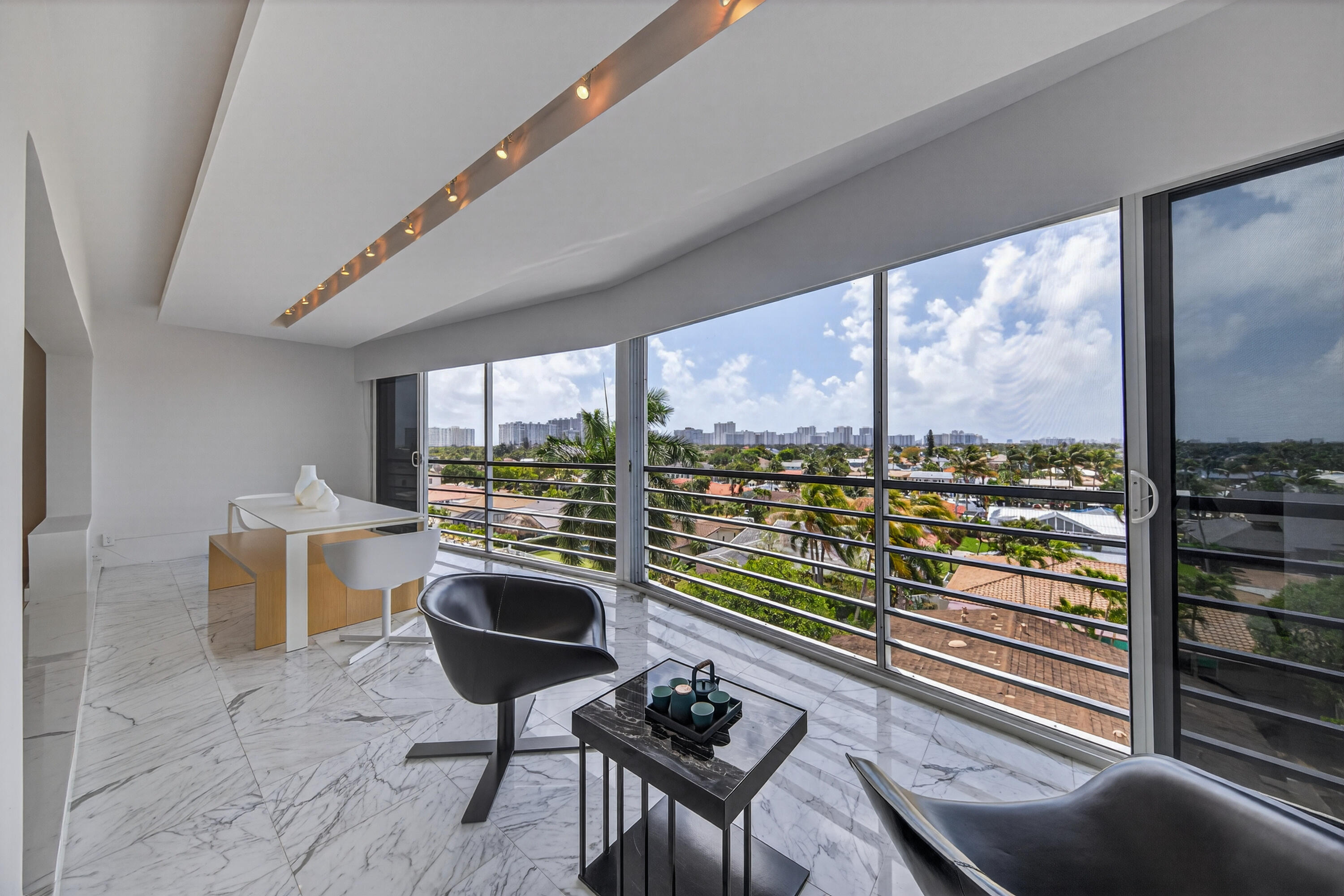 WINSTON CONDO - Residential