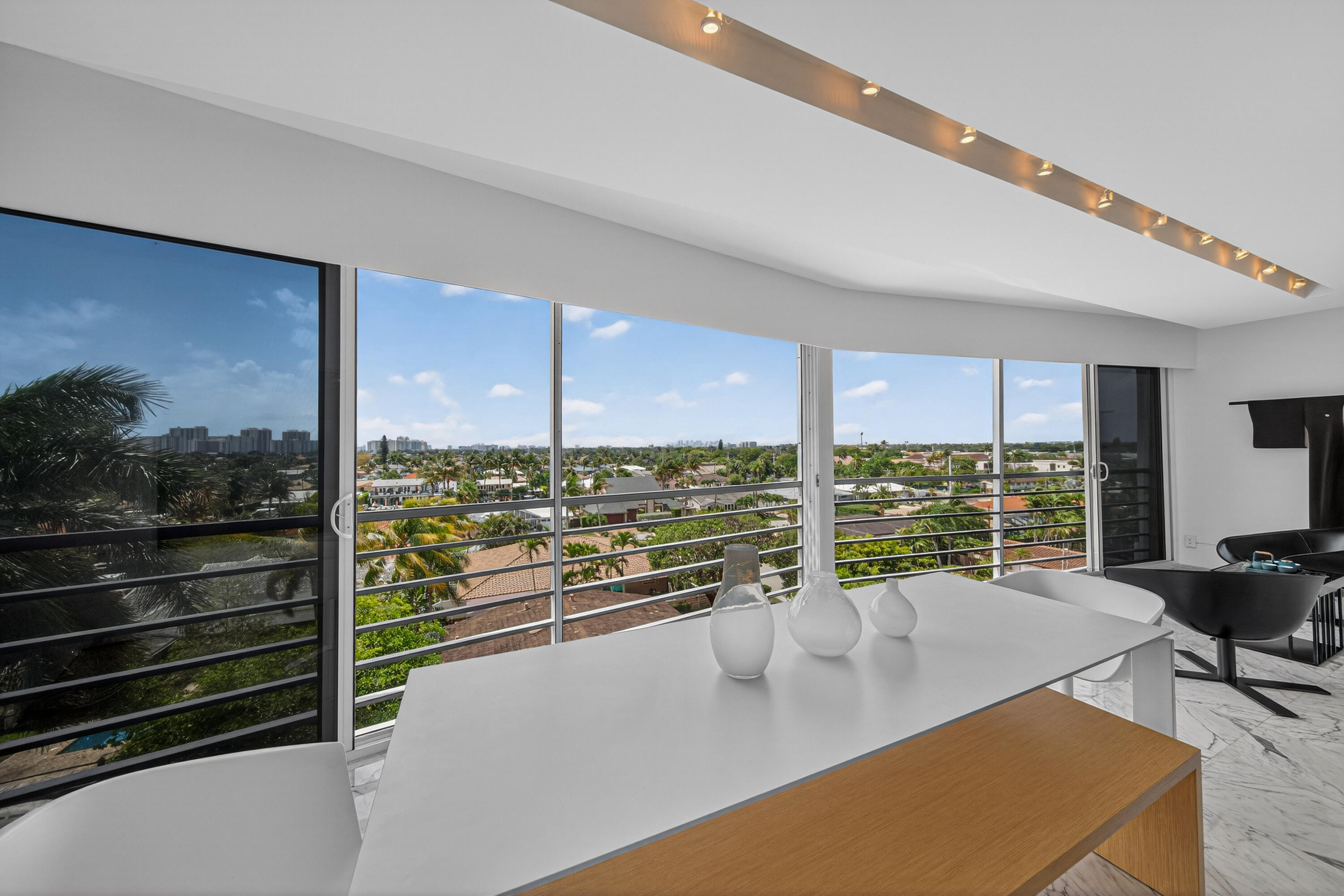 WINSTON CONDO - Residential