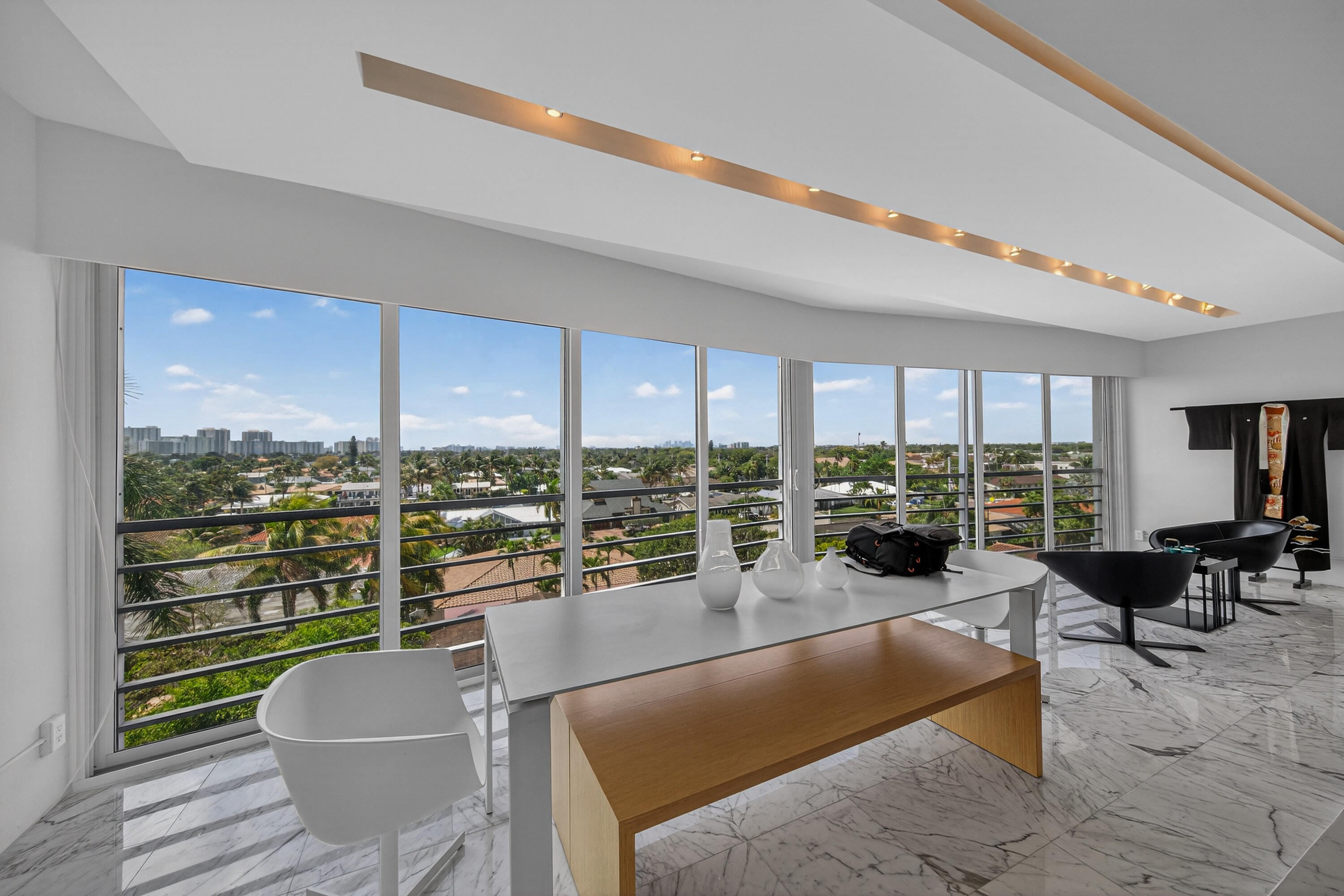 WINSTON CONDO - Residential