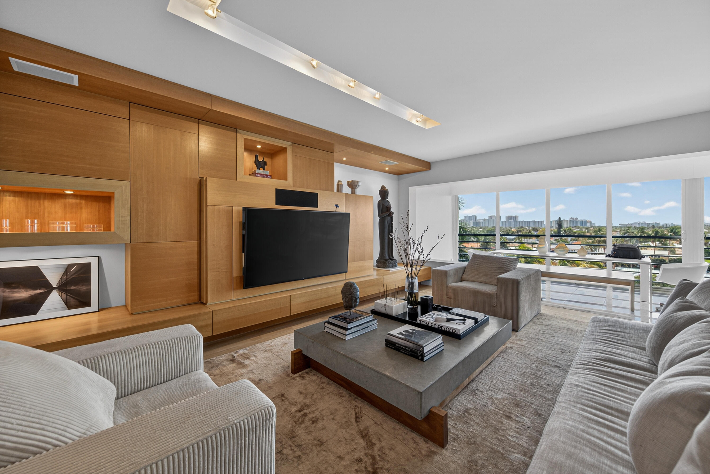 WINSTON CONDO - Residential