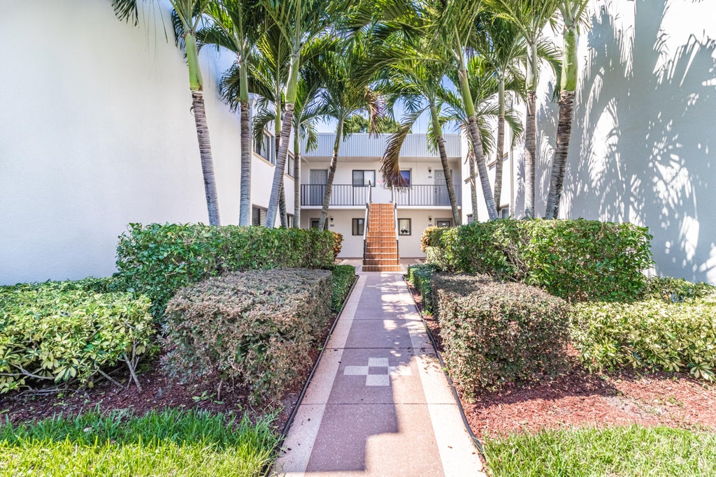 Photo of 15450 Pembridge Avenue Ave #163, Delray Beach, FL 33484 (MLS # R10816252)