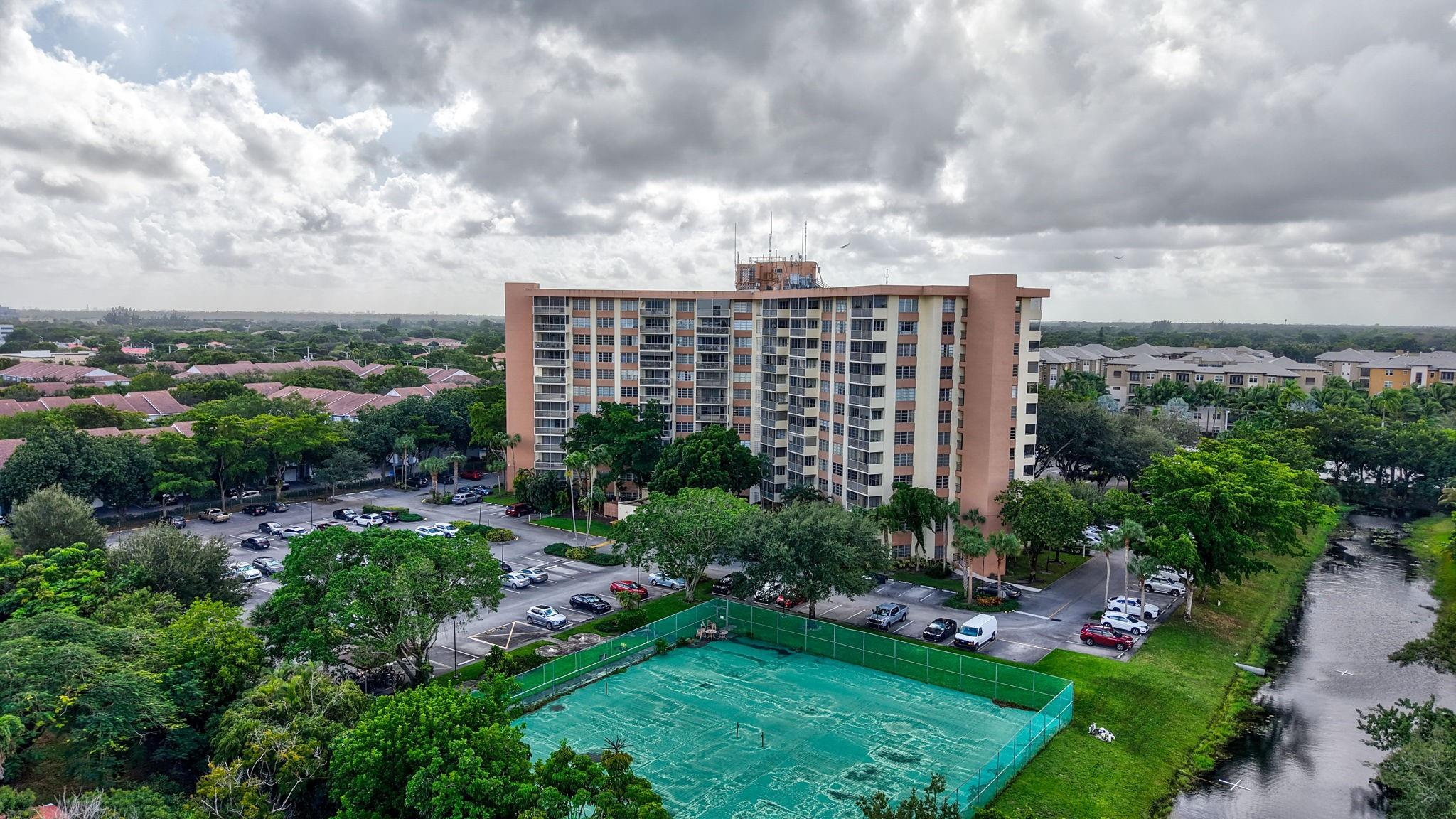 Country Club Tower - Residential