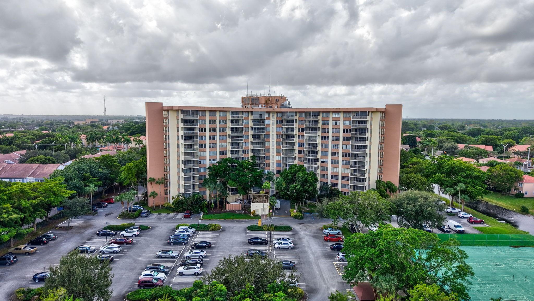 Country Club Tower - Residential