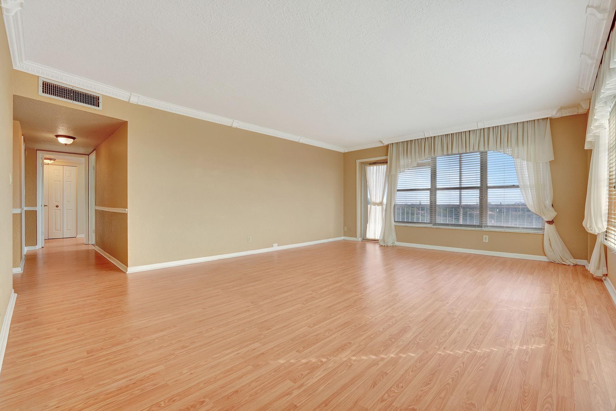 Country Club Tower - Residential