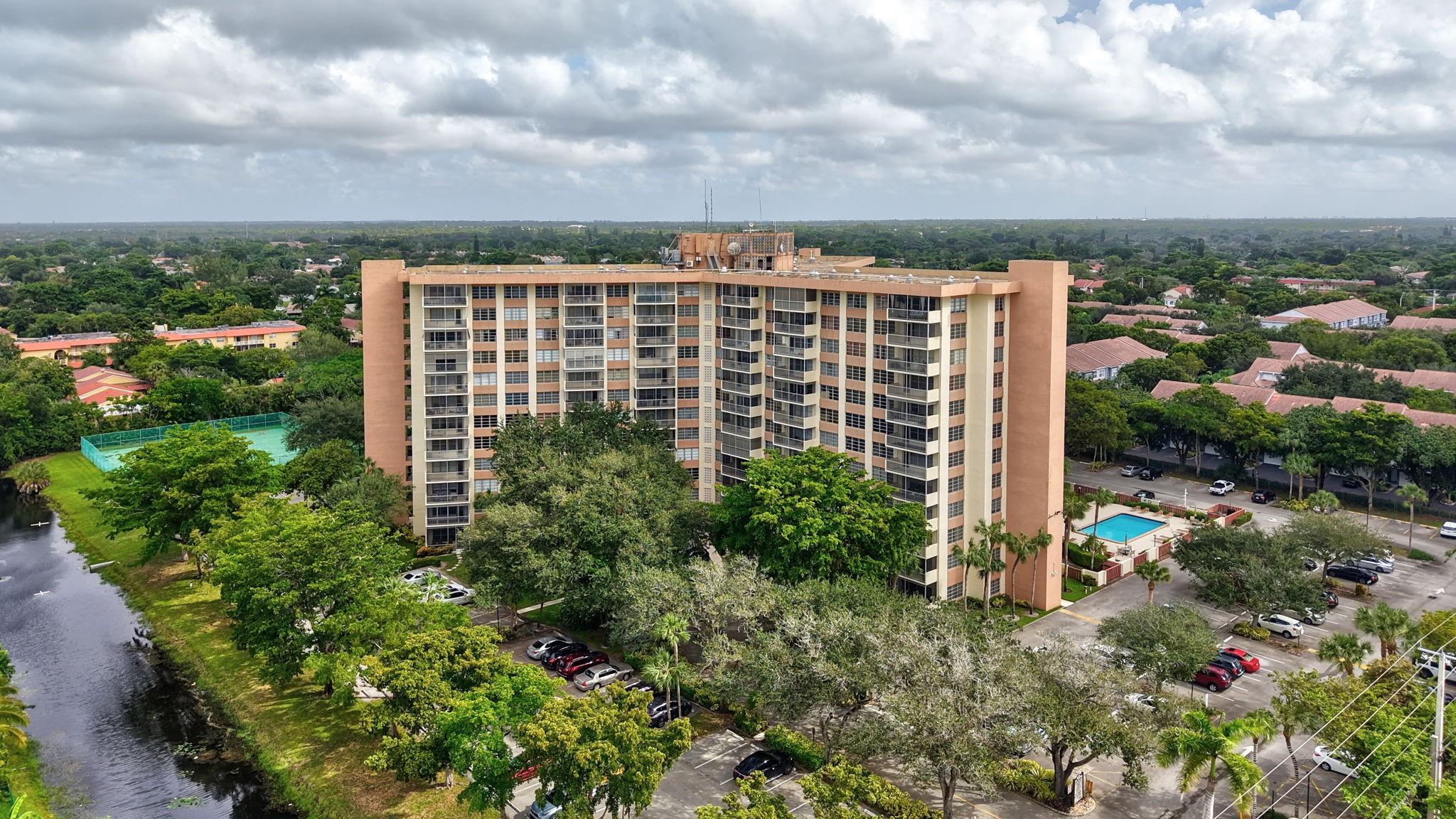 Country Club Tower - Residential