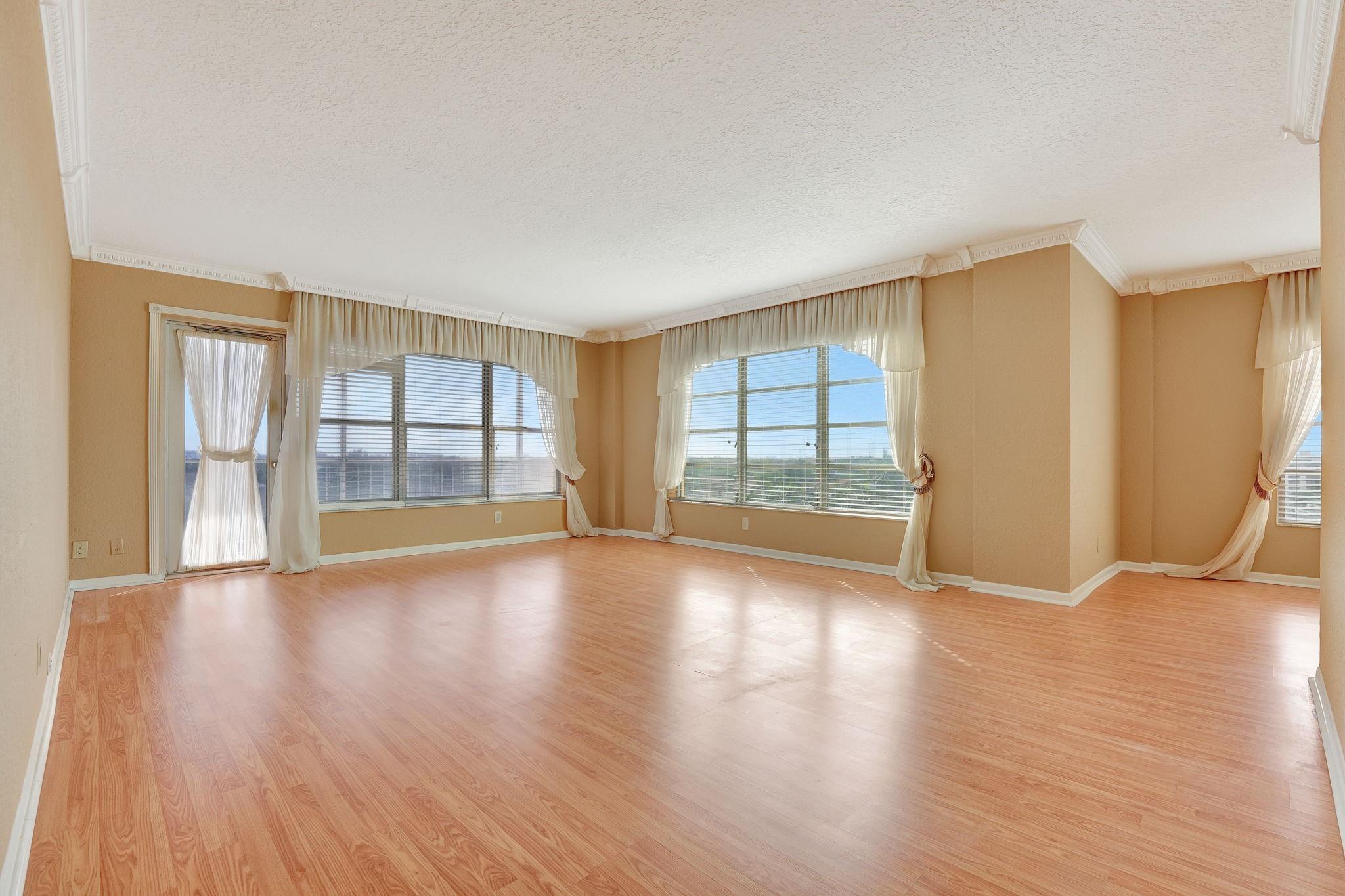 Country Club Tower - Residential
