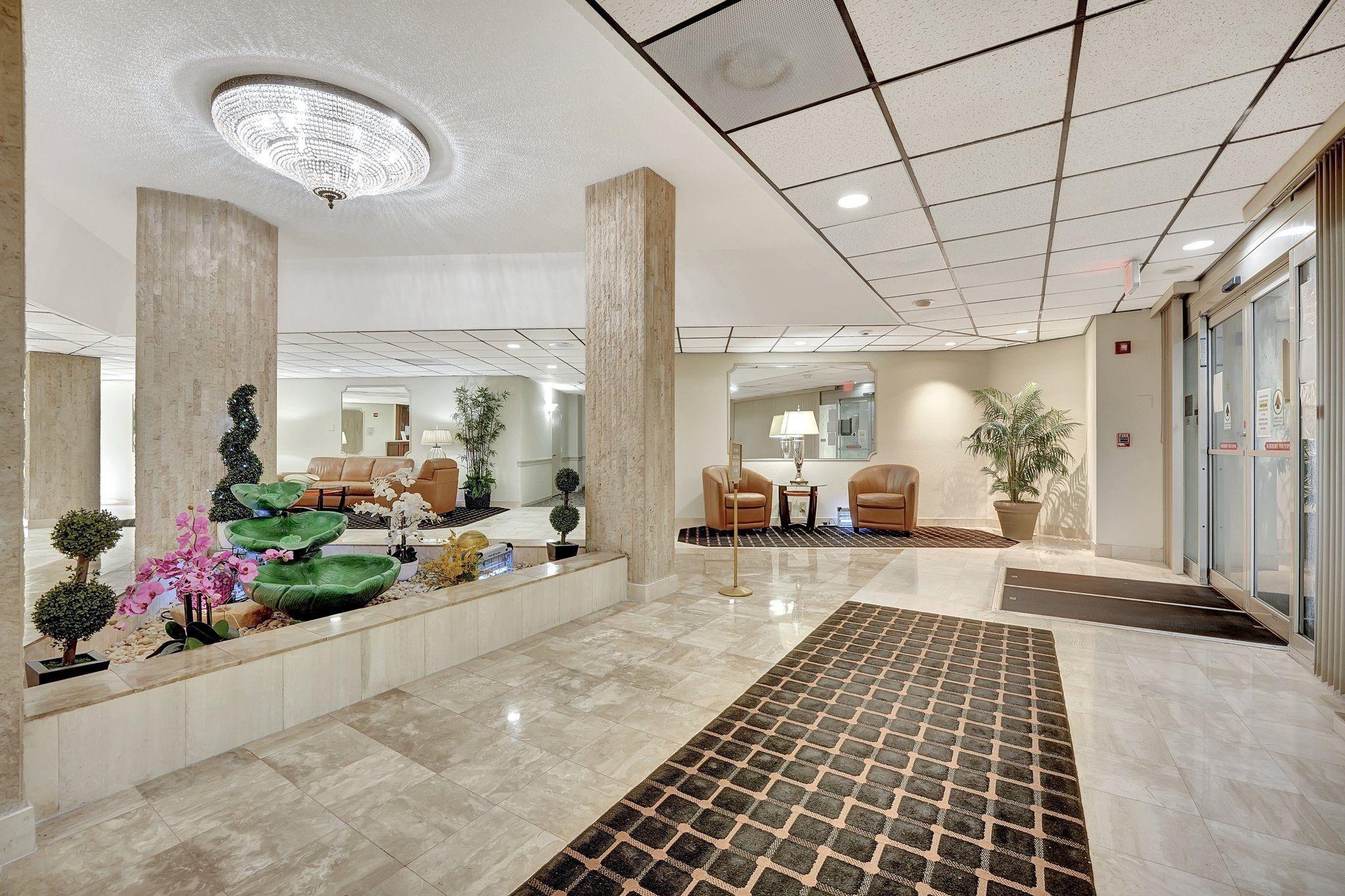 Country Club Tower - Residential