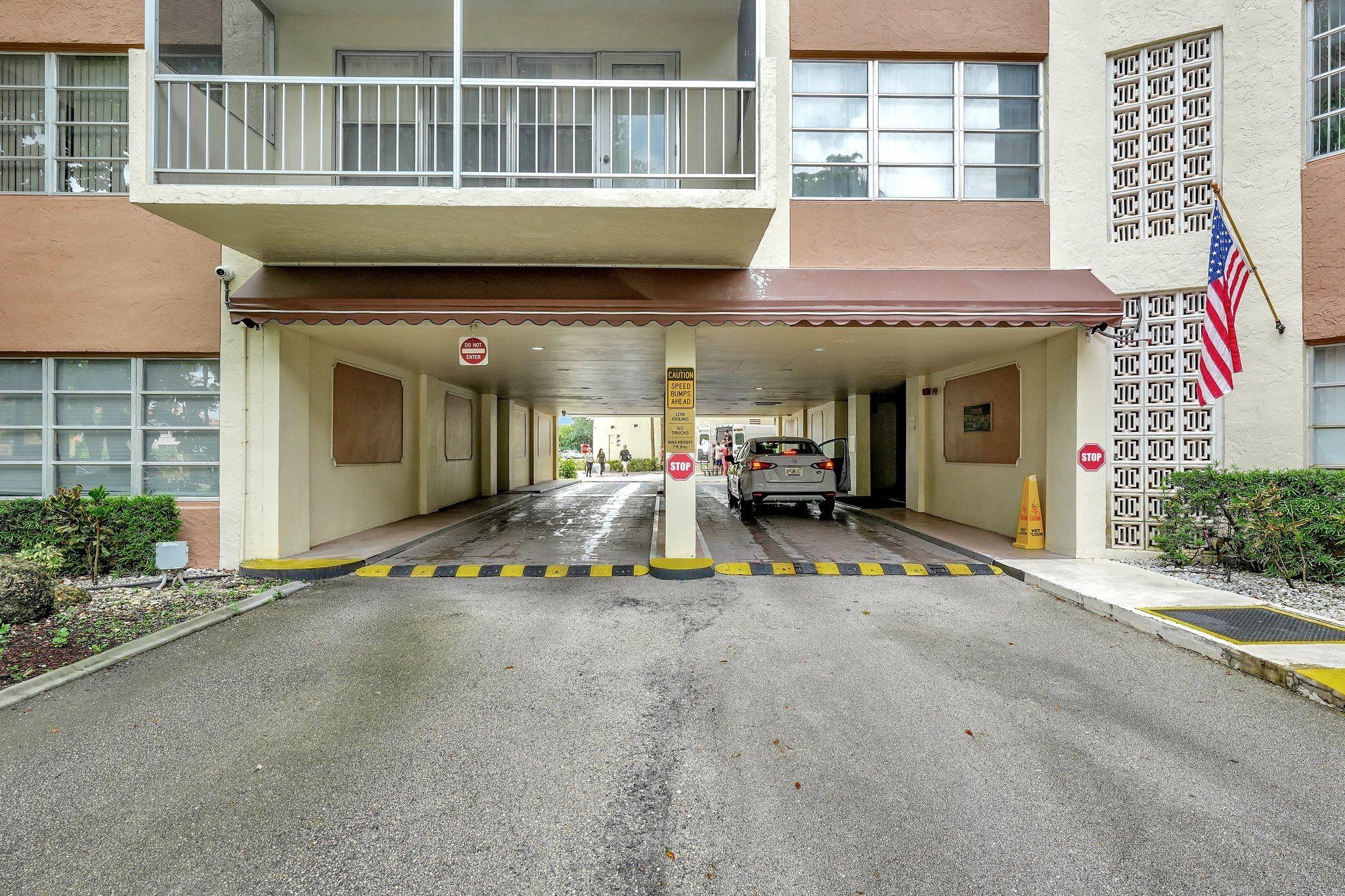 Country Club Tower - Residential
