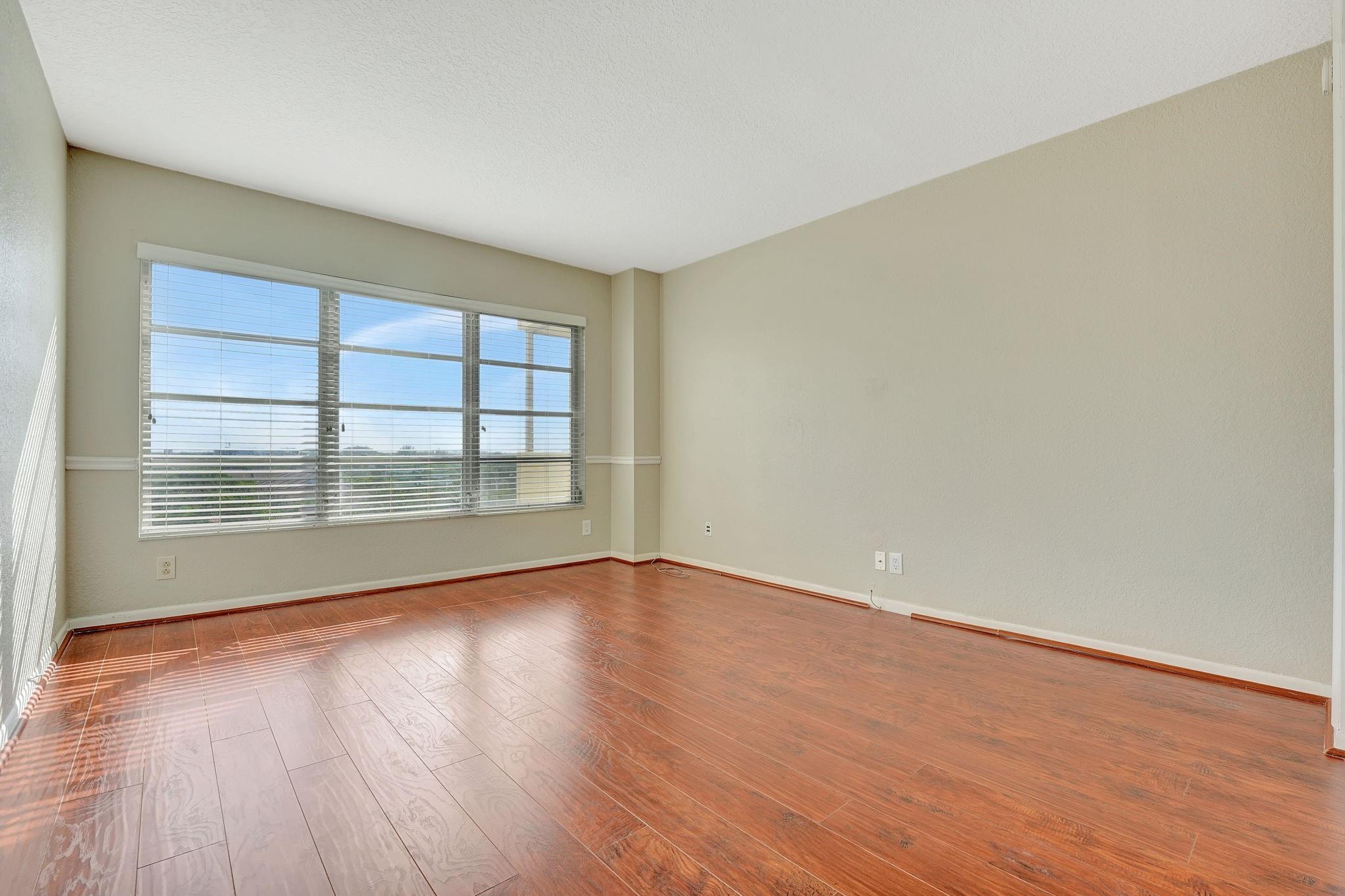 Country Club Tower - Residential