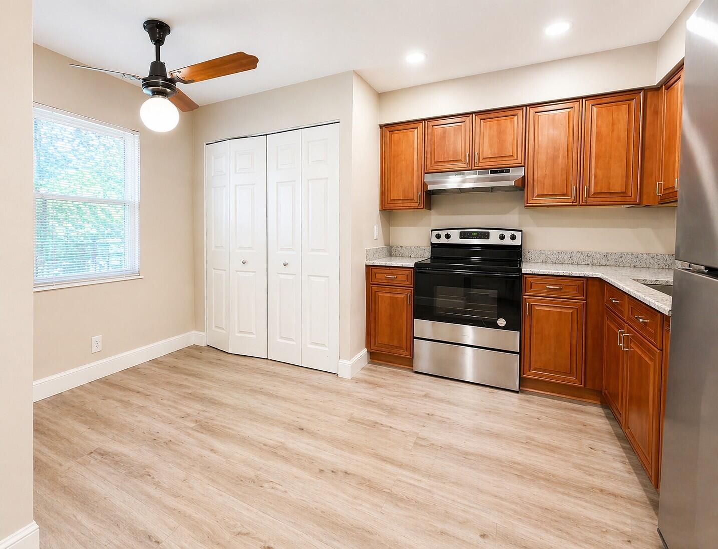 Palm Lakes - Residential