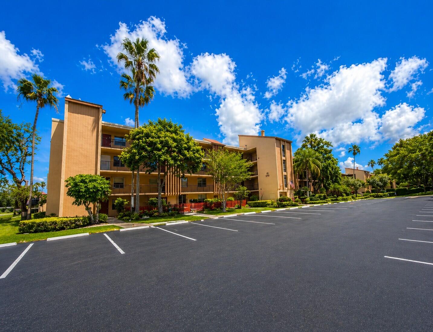 Palm Lakes - Residential