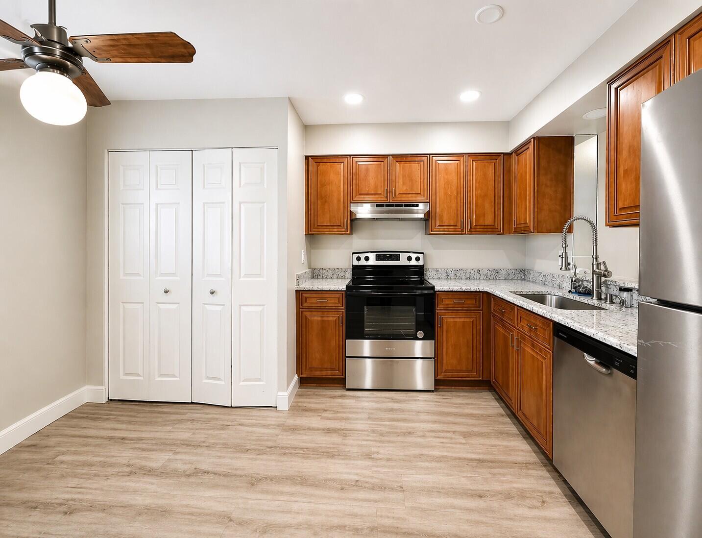 Palm Lakes - Residential