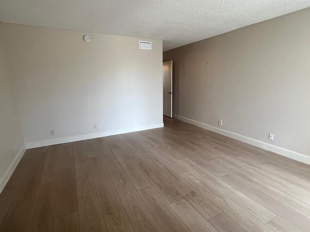 Palm Lakes - Residential