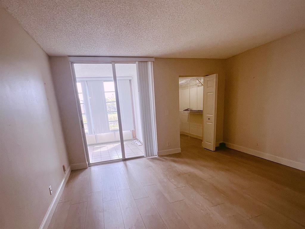 Palm Lakes - Residential