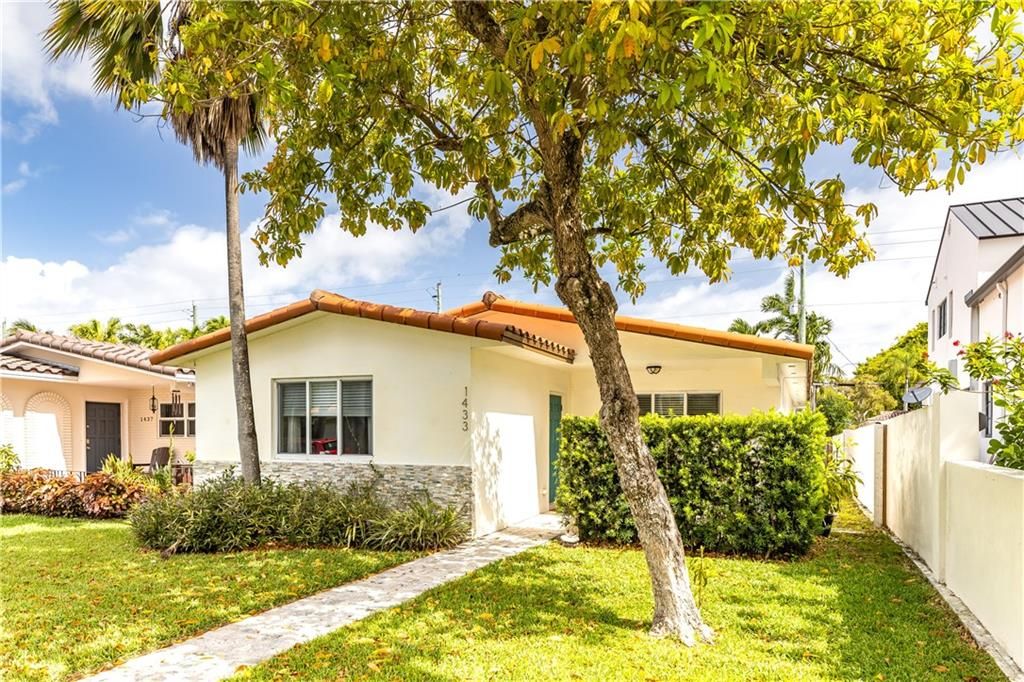 Photo of 1433 Tyler Street, Hollywood, FL 33020 (MLS # F10327871)