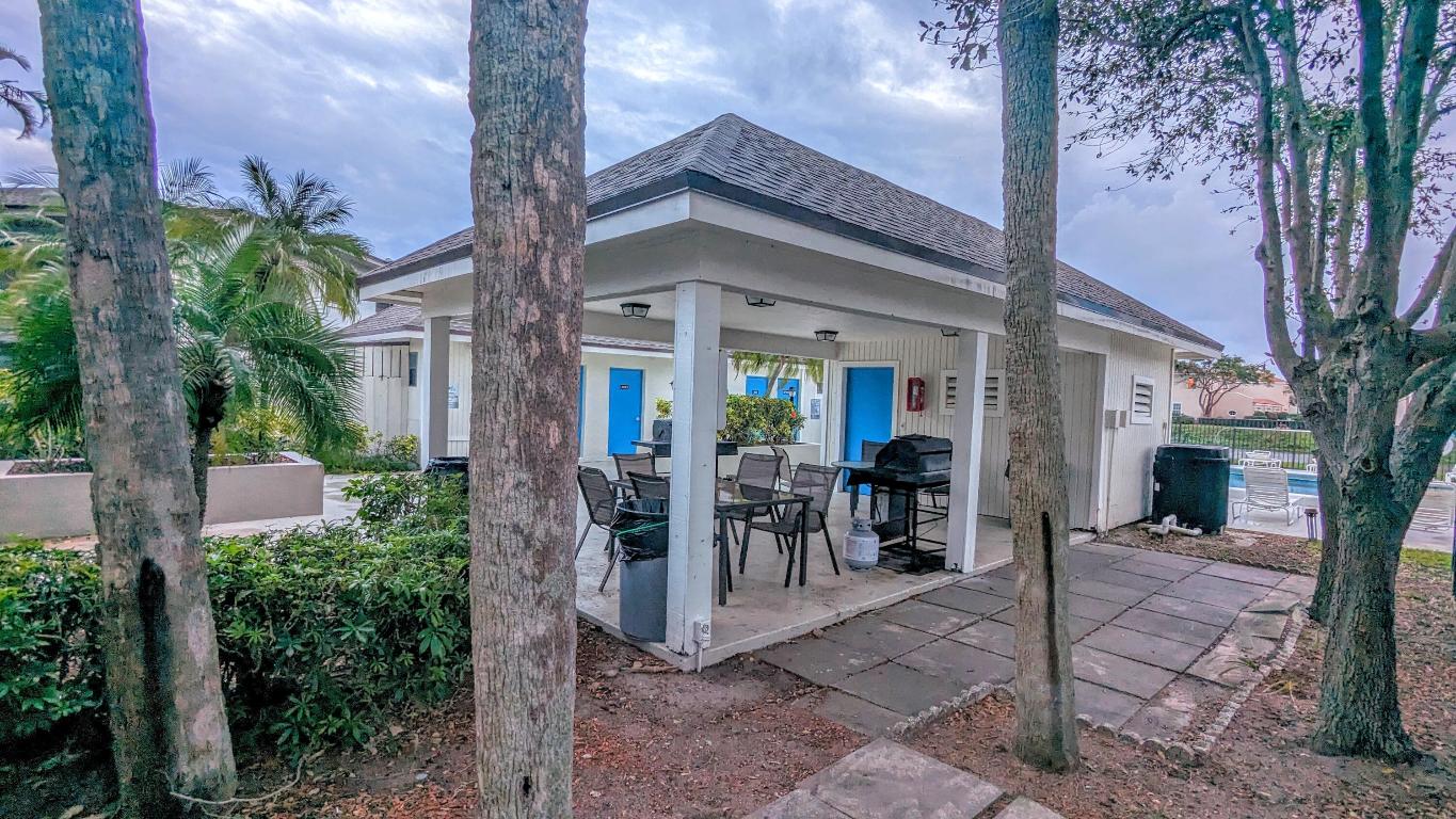 DELRAY OAKS CONDO - Residential Lease