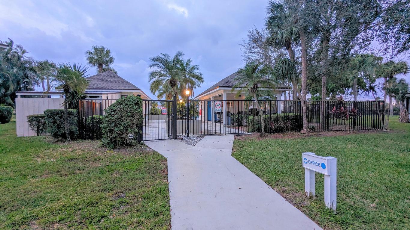 DELRAY OAKS CONDO - Residential Lease