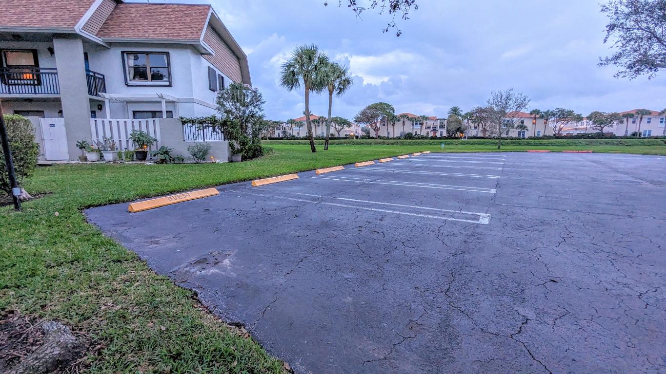 DELRAY OAKS CONDO - Residential Lease