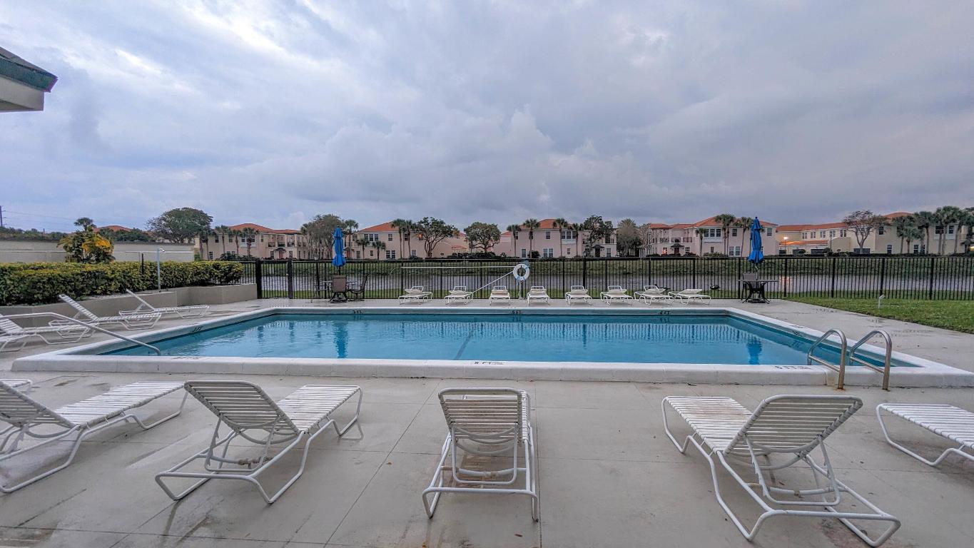 DELRAY OAKS CONDO - Residential Lease
